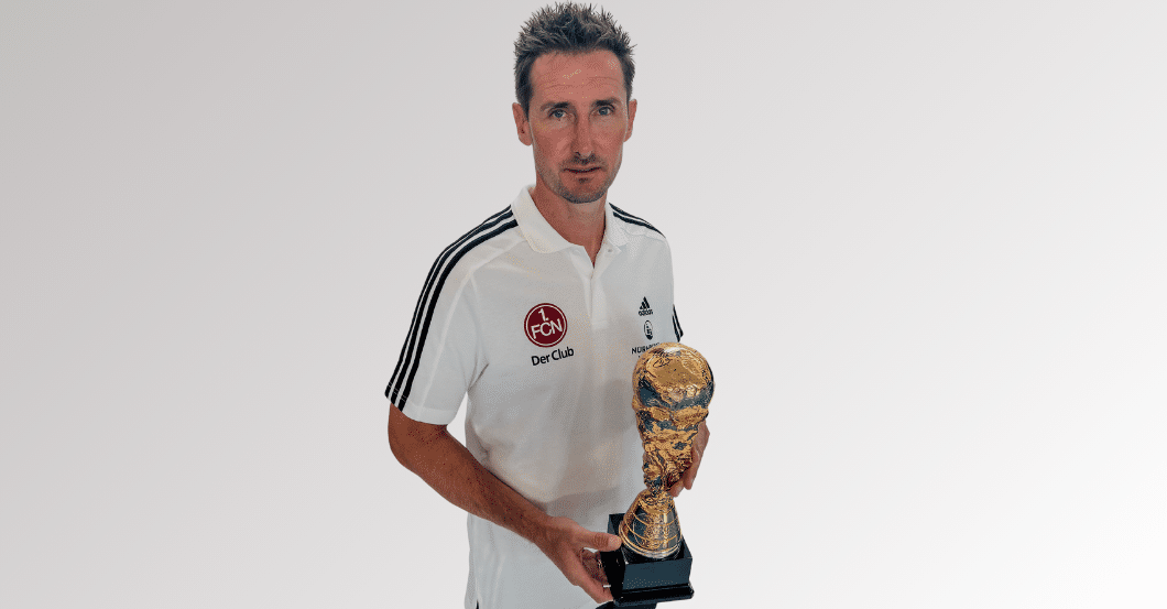 Weltmeister Miroslav Klose stiftet besonderes Fanpaket