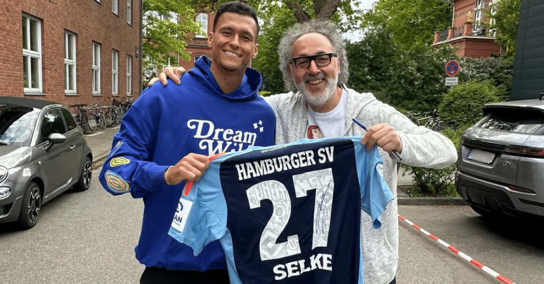 Davie Selke spendet Sondertrikot zum Aufstieg